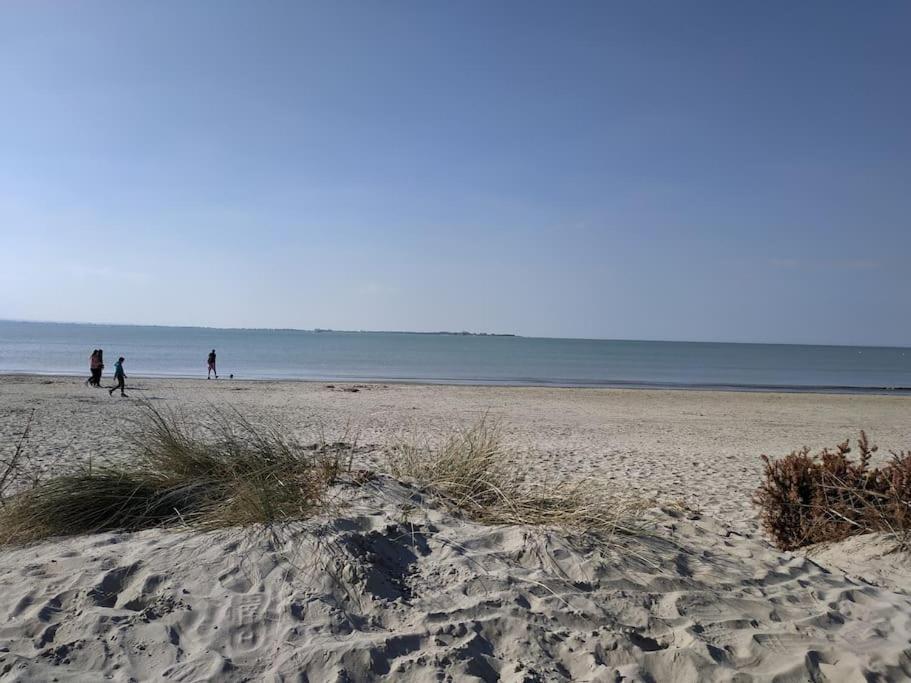 Gite Les Amoureux De La Baie Favières Extérieur photo